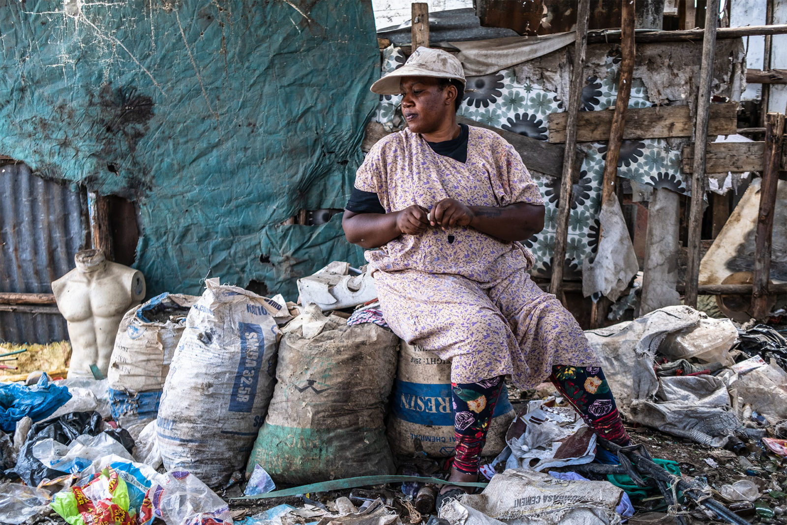 kenya-waste-picker-Winnie-alone-1600x1067